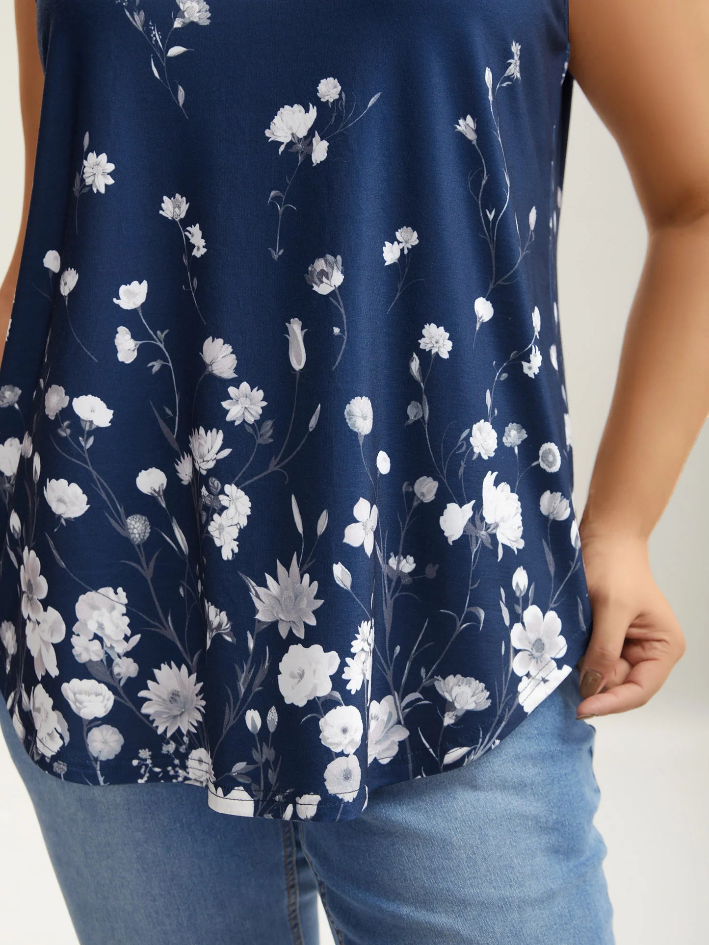 Blooming Flowers Print Stretchy Vest