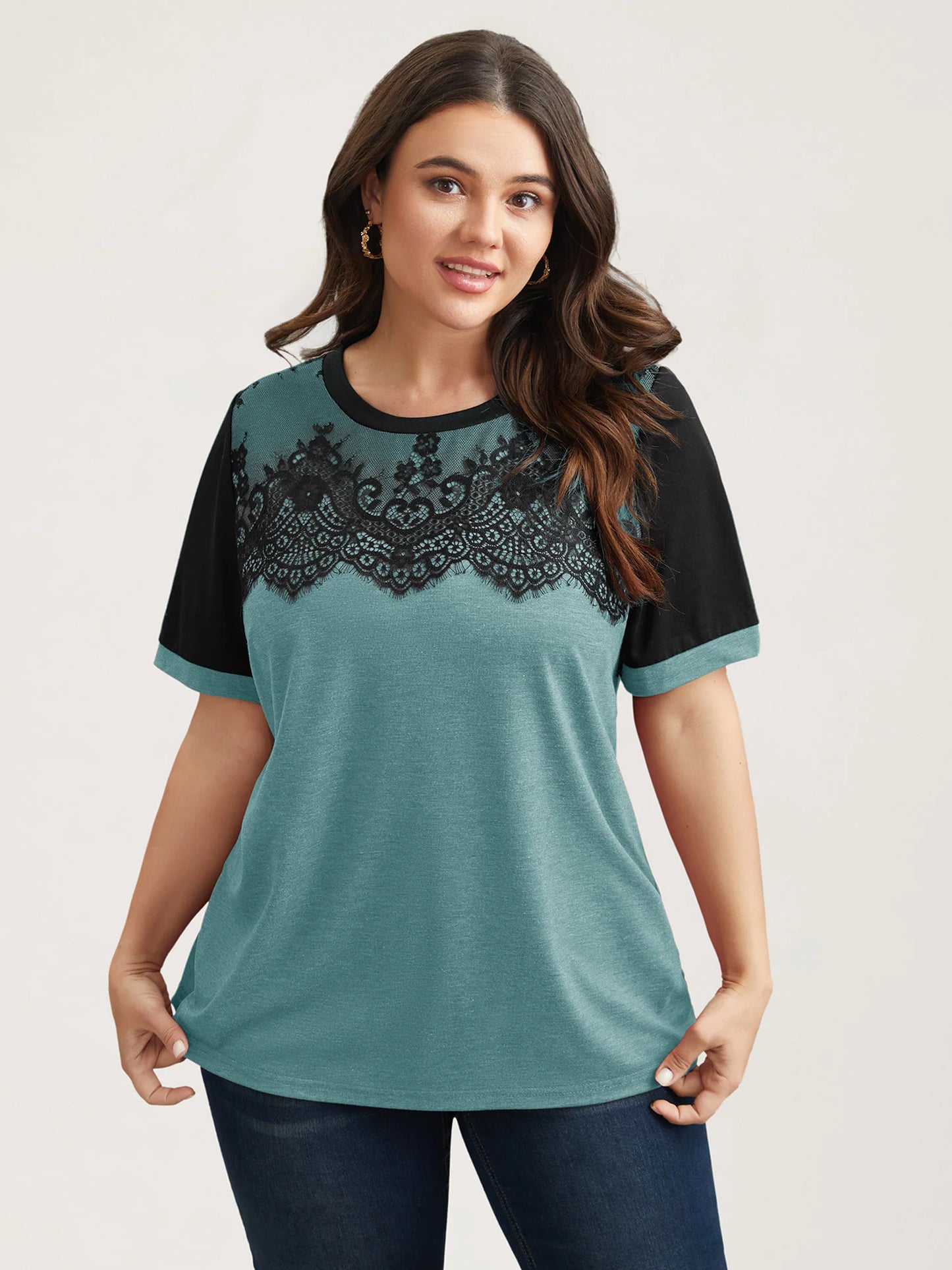 Stretchy Scalloped Lace Color Contrast T-Shirt
